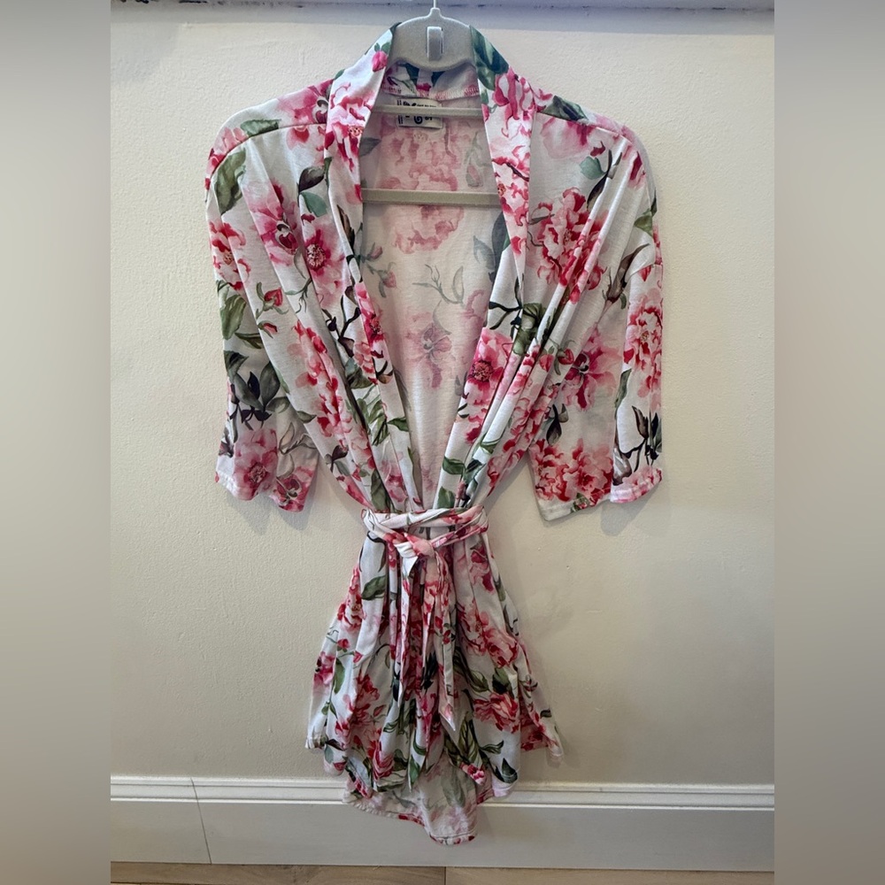 Show me your Mumu brand Floral Kimono Robe Pink/Green OS in good used condition